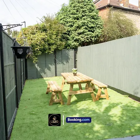 Stunning House By Ls2G Short Lets & Serviced Accommodation Greater London With Free Wifi Exterior photo