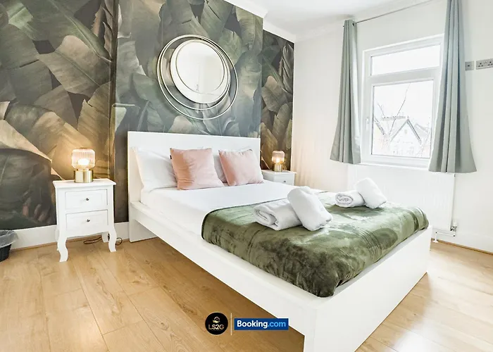 Stunning House By Ls2G Short Lets & Serviced Accommodation Greater London With Free Wifi